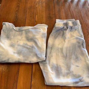 Women’s Large blue tie dye sweat suit.